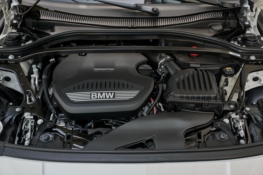 Моторный отсек BMW 118d Sportline (F40) 2019 года  (WW) (фото 69 из 89)
